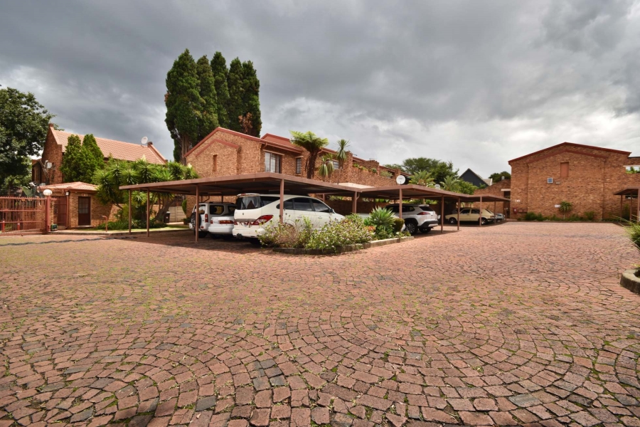 2 Bedroom Property for Sale in Bromhof Gauteng