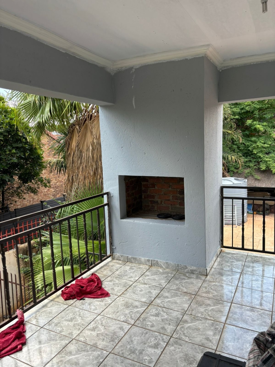 6 Bedroom Property for Sale in Montana Park Gauteng