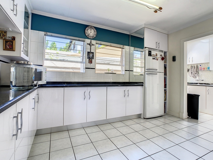 3 Bedroom Property for Sale in Silver Lakes Golf Estate Gauteng