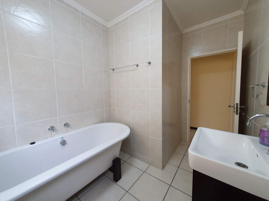 To Let 2 Bedroom Property for Rent in Sunninghill Gauteng