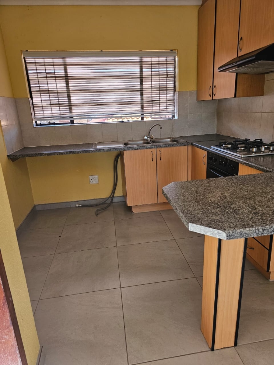 2 Bedroom Property for Sale in Edleen Gauteng