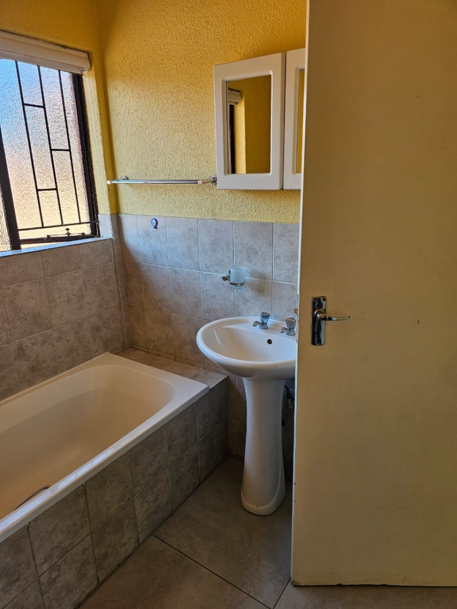 2 Bedroom Property for Sale in Edleen Gauteng