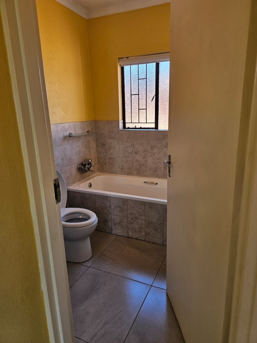 2 Bedroom Property for Sale in Edleen Gauteng