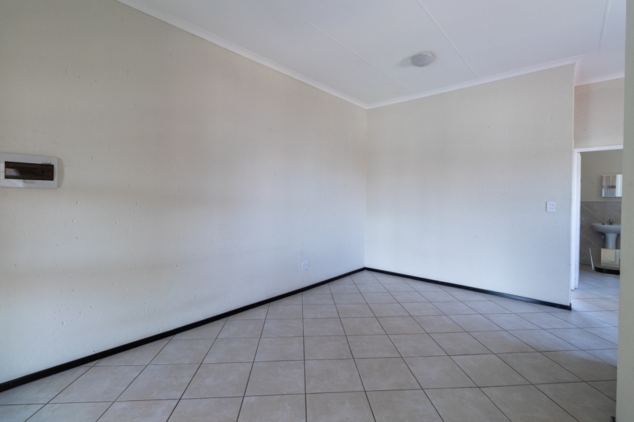 2 Bedroom Property for Sale in Goedeburg Gauteng