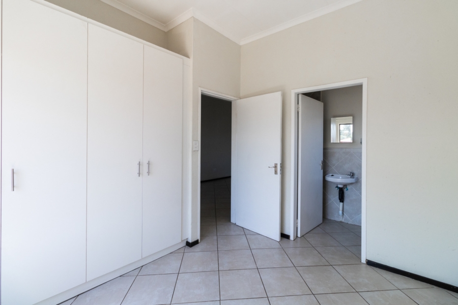 2 Bedroom Property for Sale in Goedeburg Gauteng