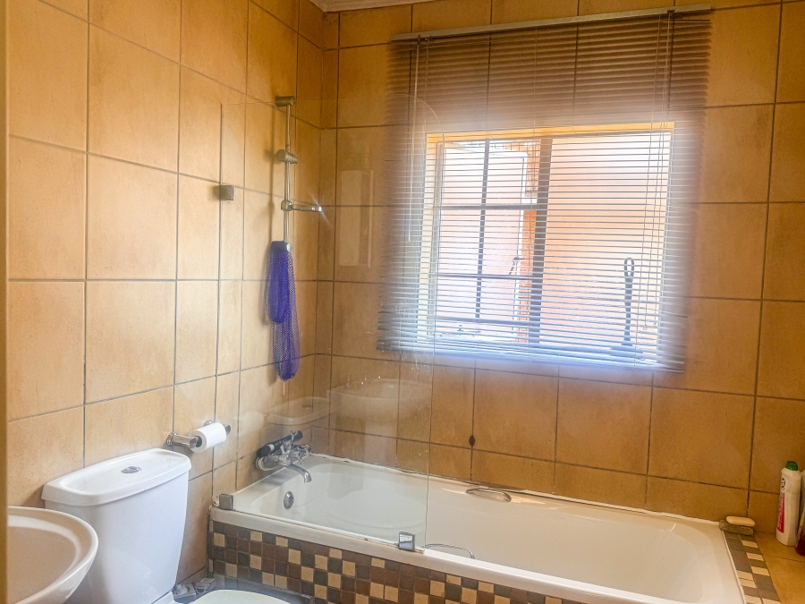 1 Bedroom Property for Sale in Newmark Estate Gauteng