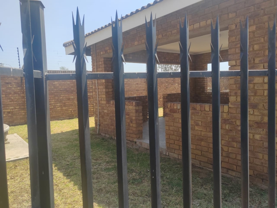 2 Bedroom Property for Sale in Dalpark Gauteng