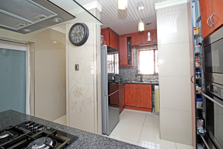 3 Bedroom Property for Sale in Noordwyk Gauteng