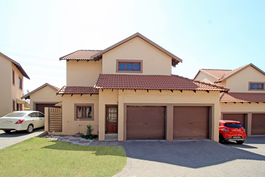 3 Bedroom Property for Sale in Noordwyk Gauteng