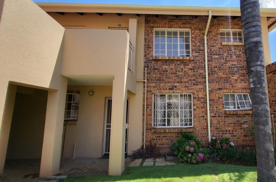 2 Bedroom Property for Sale in Magalieskruin Gauteng