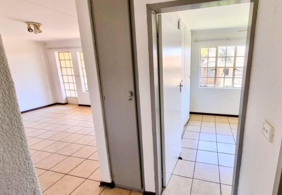 2 Bedroom Property for Sale in Magalieskruin Gauteng