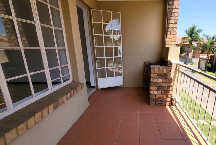 2 Bedroom Property for Sale in Magalieskruin Gauteng