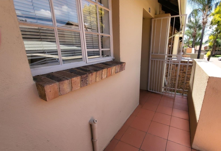 2 Bedroom Property for Sale in Magalieskruin Gauteng