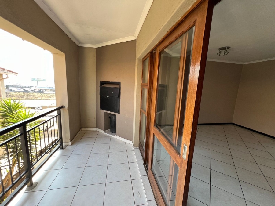 To Let 2 Bedroom Property for Rent in Meyersdal Gauteng