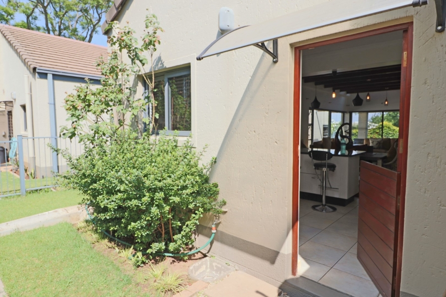 To Let 2 Bedroom Property for Rent in Bryanston Gauteng