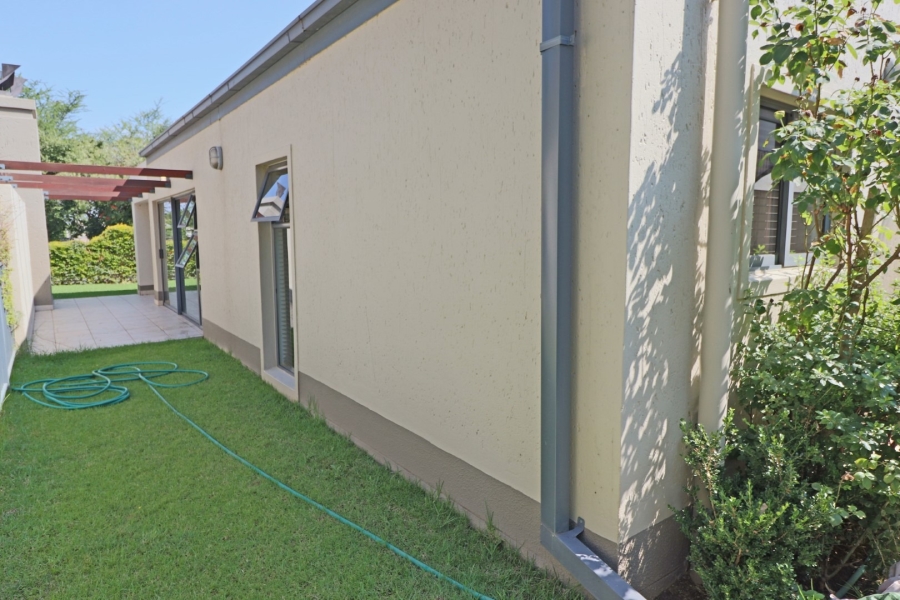 To Let 2 Bedroom Property for Rent in Bryanston Gauteng