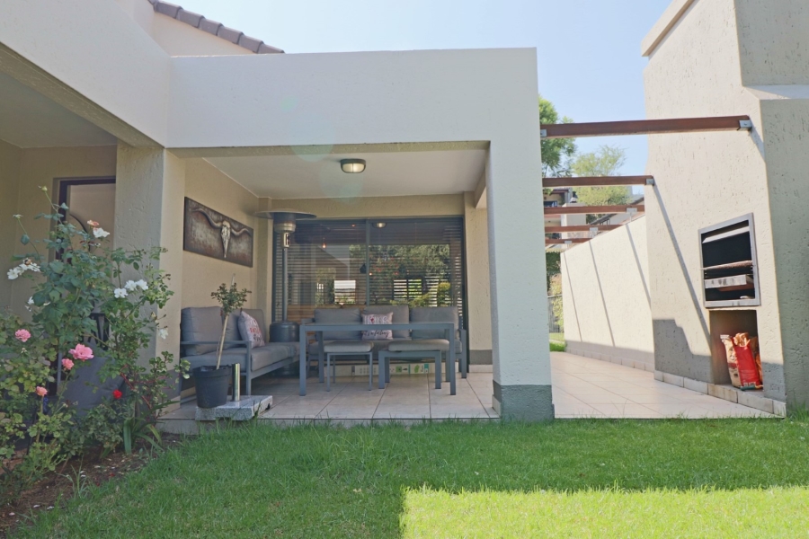 To Let 2 Bedroom Property for Rent in Bryanston Gauteng