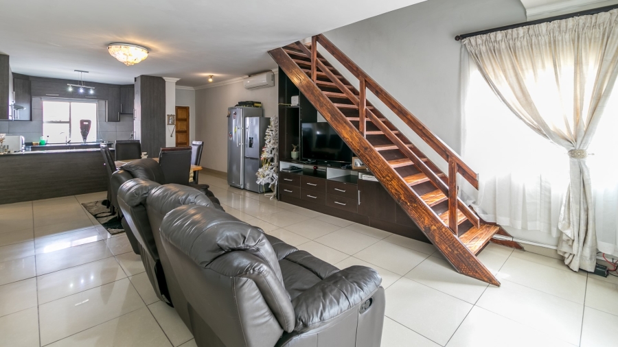 5 Bedroom Property for Sale in Halfway Gardens Gauteng