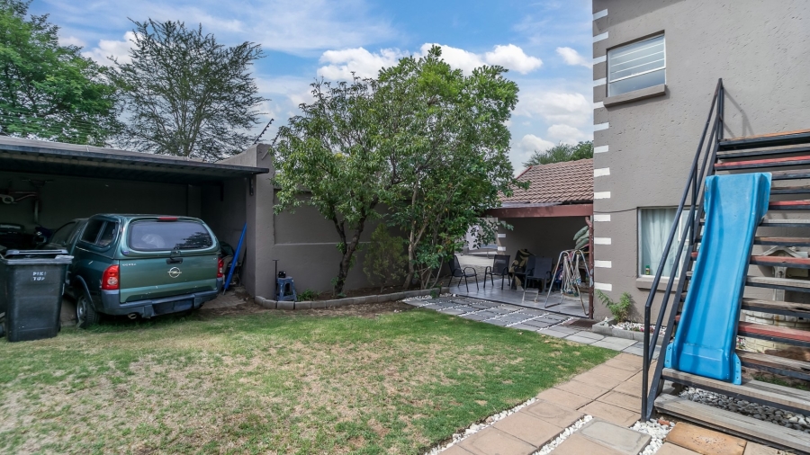 5 Bedroom Property for Sale in Halfway Gardens Gauteng