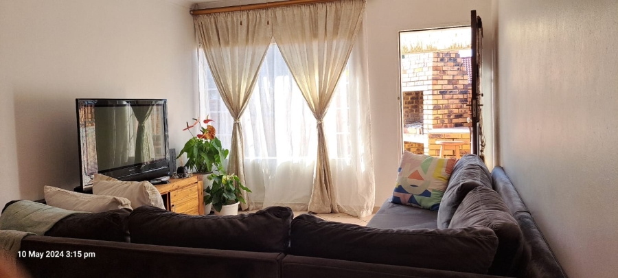 To Let 2 Bedroom Property for Rent in Sinoville Gauteng