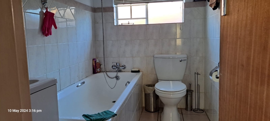 To Let 2 Bedroom Property for Rent in Sinoville Gauteng