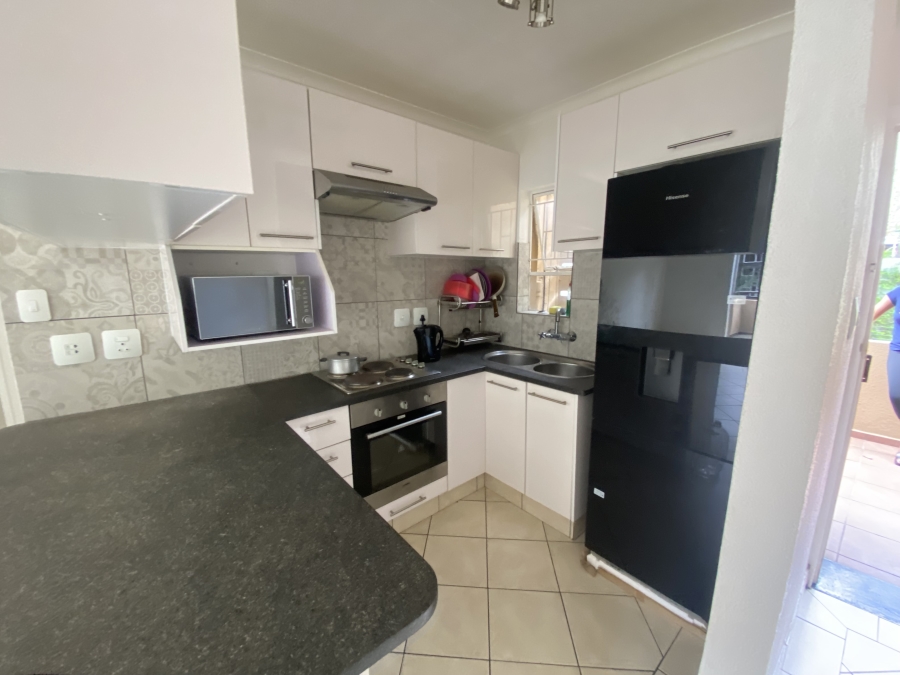 To Let 2 Bedroom Property for Rent in Benmore Gardens Gauteng