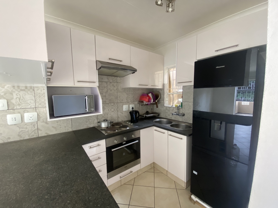 To Let 2 Bedroom Property for Rent in Benmore Gardens Gauteng