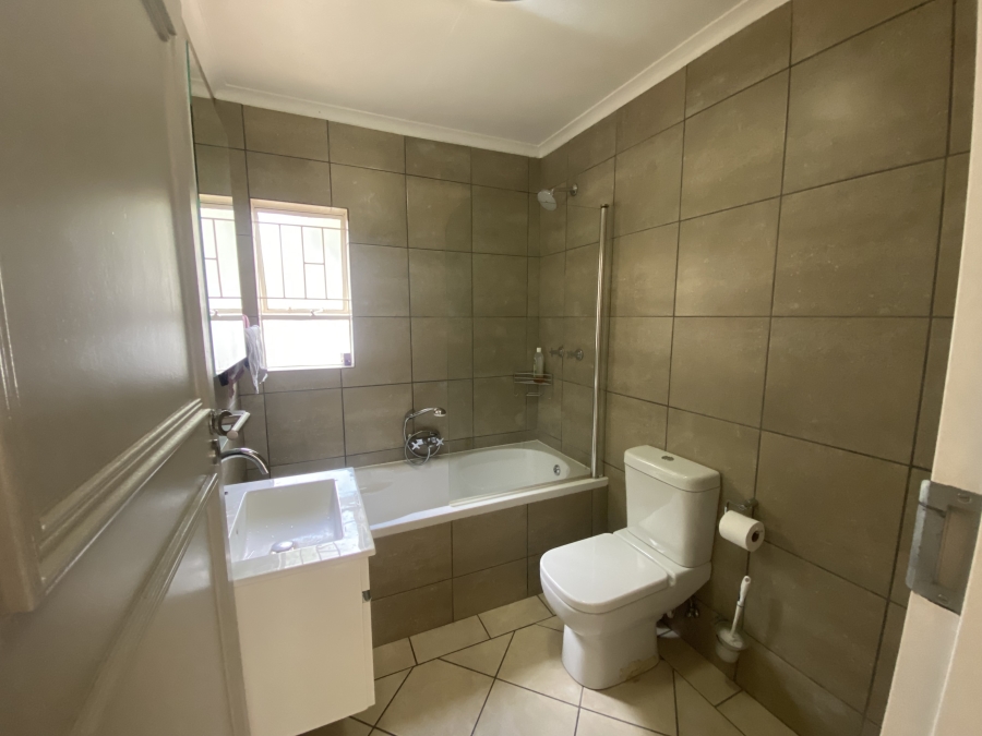 To Let 2 Bedroom Property for Rent in Benmore Gardens Gauteng