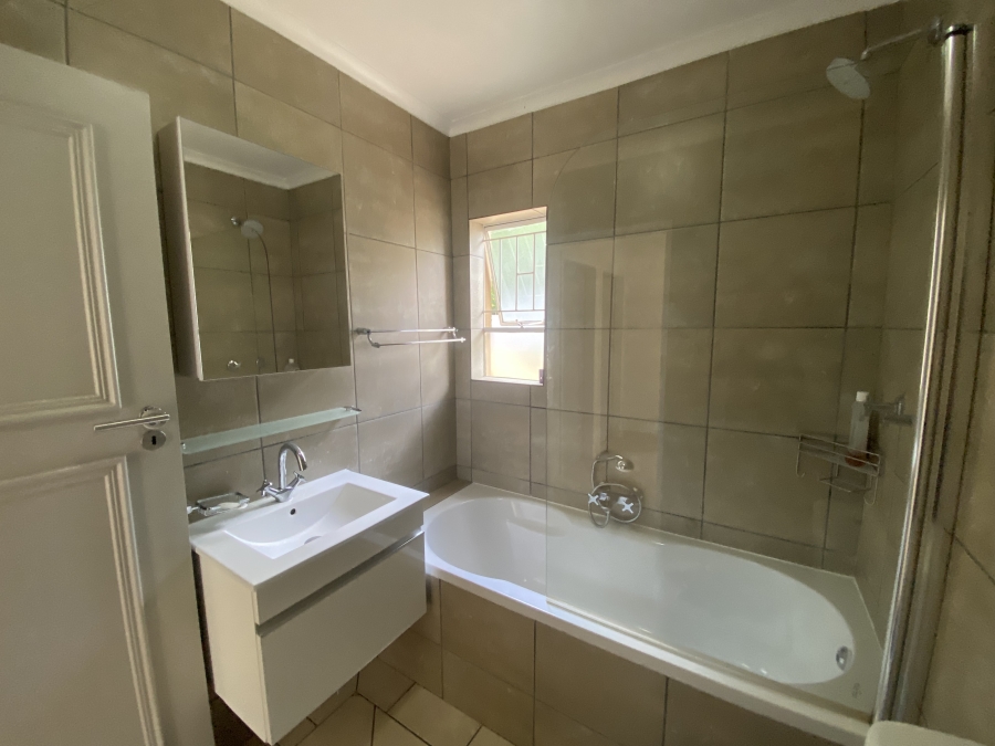 To Let 2 Bedroom Property for Rent in Benmore Gardens Gauteng