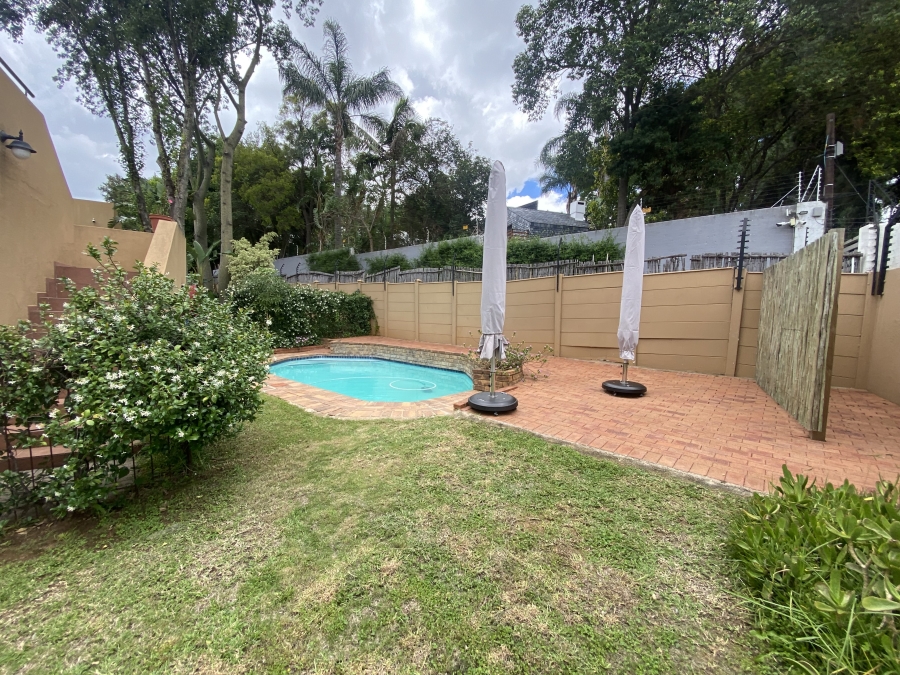 To Let 2 Bedroom Property for Rent in Benmore Gardens Gauteng