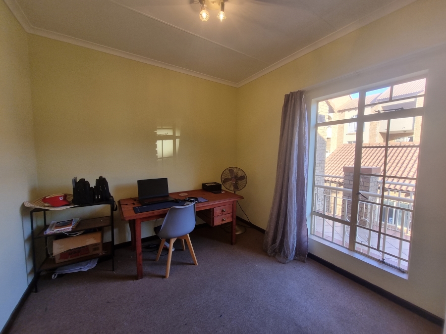 To Let 2 Bedroom Property for Rent in Olympus AH Gauteng