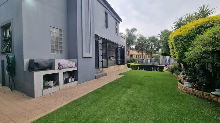 5 Bedroom Property for Sale in Thornhill Estate Gauteng