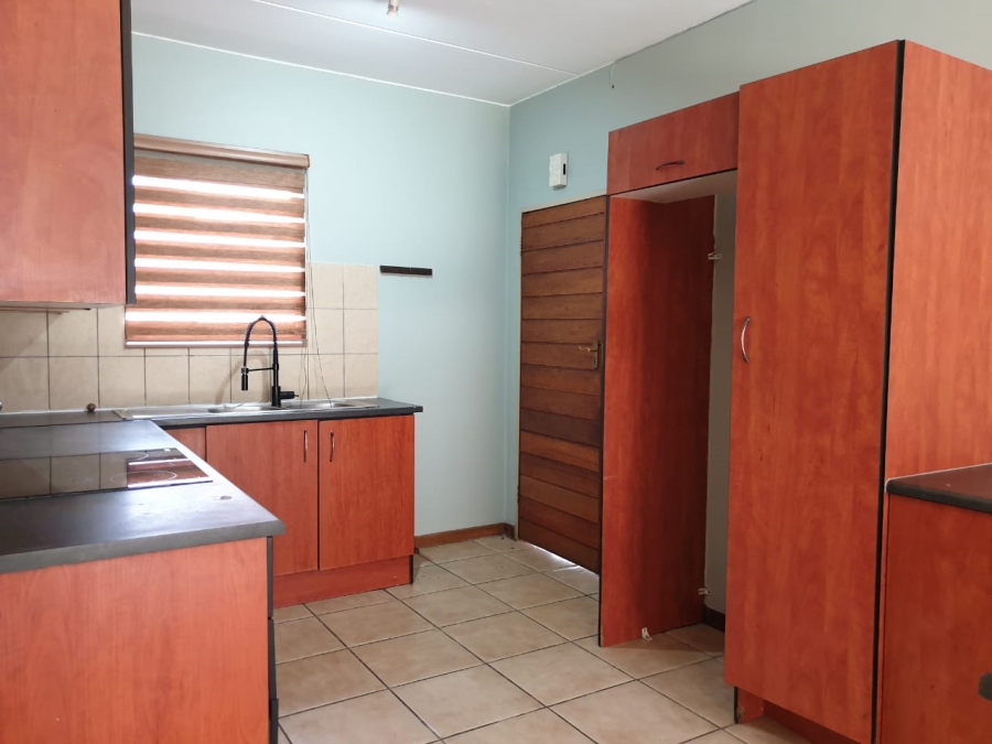 To Let 2 Bedroom Property for Rent in Sundowner Gauteng