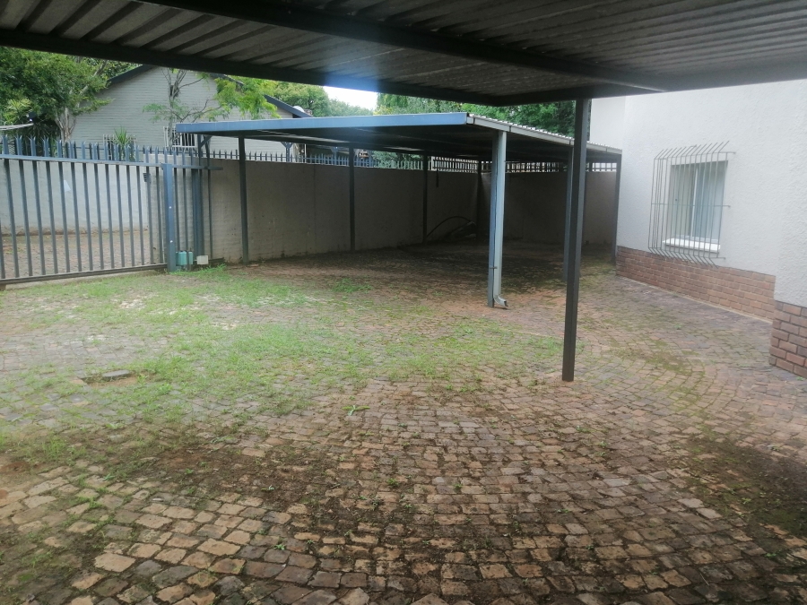 To Let 5 Bedroom Property for Rent in Fairland Gauteng