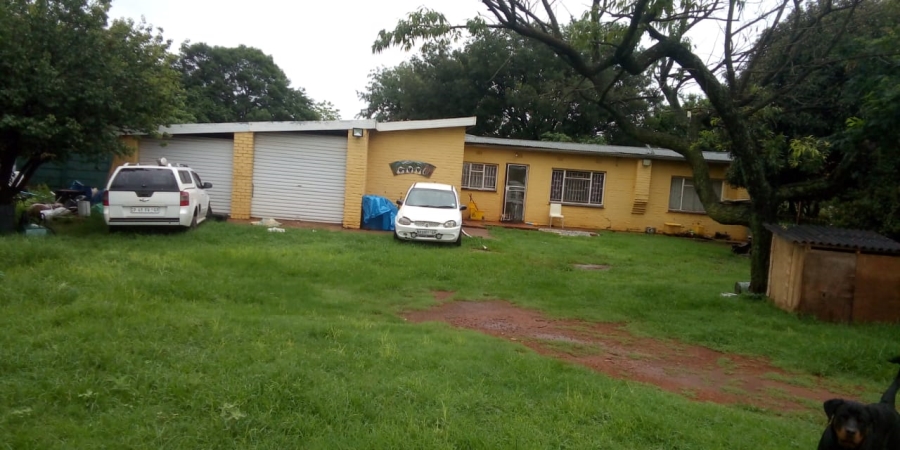 18 Bedroom Property for Sale in Tarlton Gauteng