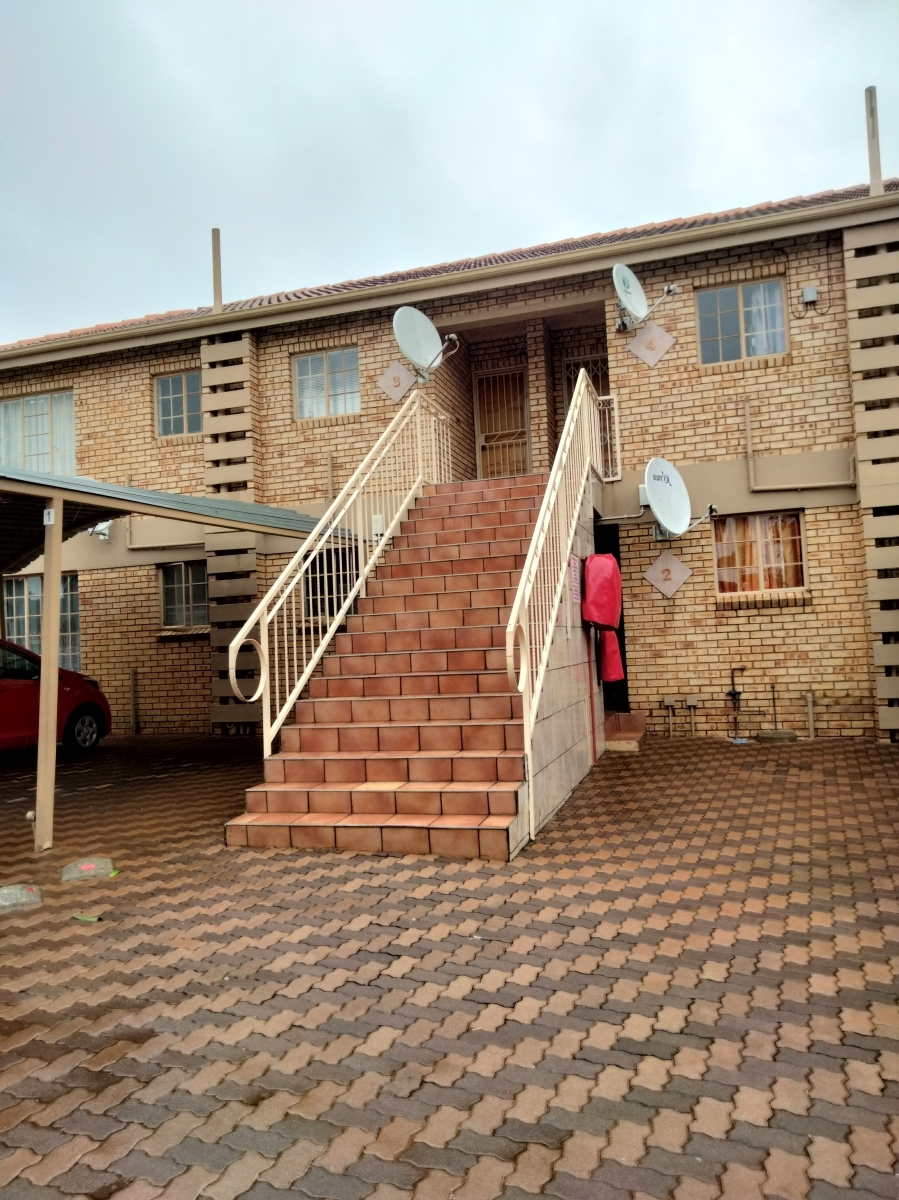 2 Bedroom Property for Sale in Helikonpark Gauteng