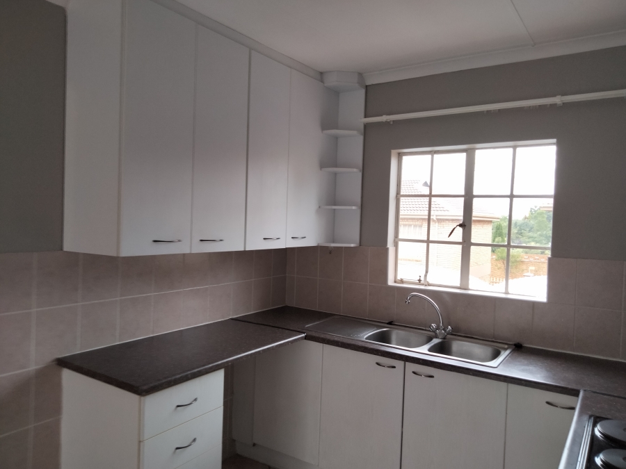 2 Bedroom Property for Sale in Helikonpark Gauteng