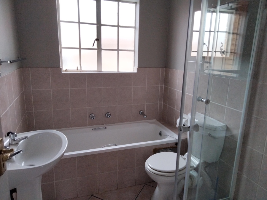 2 Bedroom Property for Sale in Helikonpark Gauteng