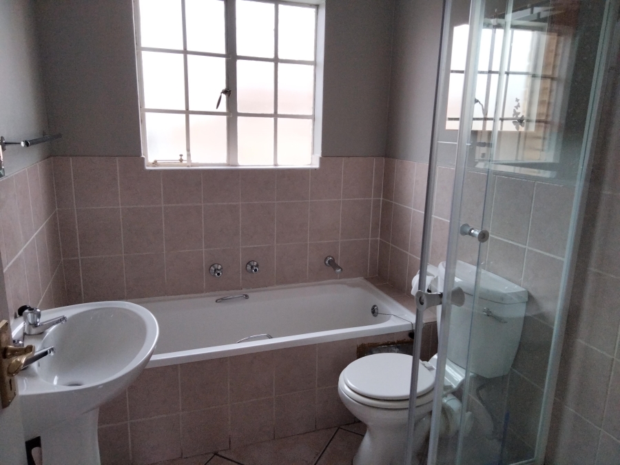 2 Bedroom Property for Sale in Helikonpark Gauteng