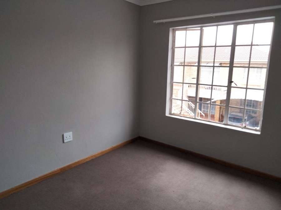 2 Bedroom Property for Sale in Helikonpark Gauteng