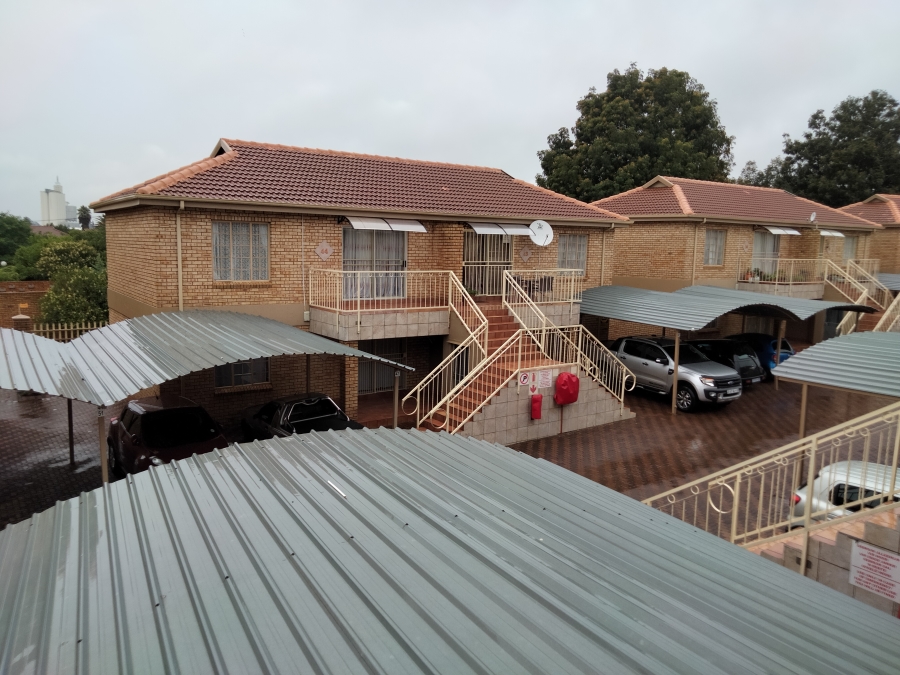 2 Bedroom Property for Sale in Helikonpark Gauteng