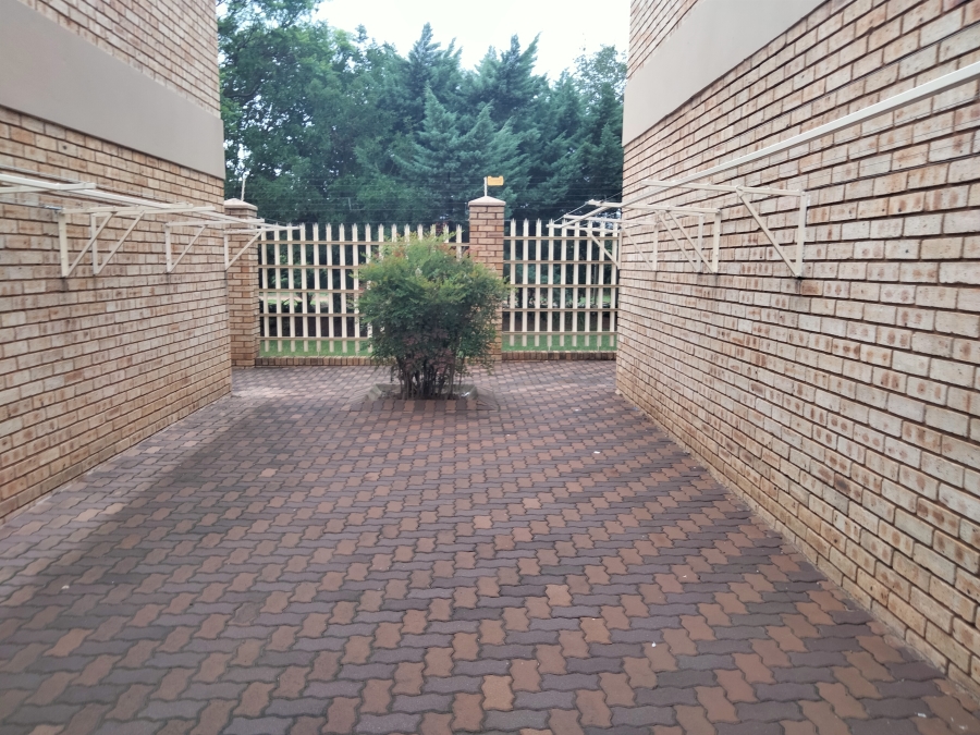 2 Bedroom Property for Sale in Helikonpark Gauteng