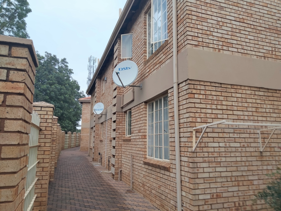 2 Bedroom Property for Sale in Helikonpark Gauteng