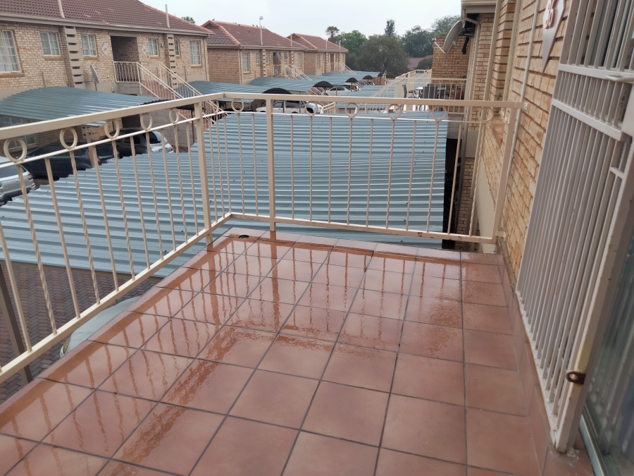 2 Bedroom Property for Sale in Helikonpark Gauteng