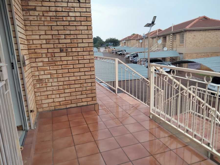 2 Bedroom Property for Sale in Helikonpark Gauteng