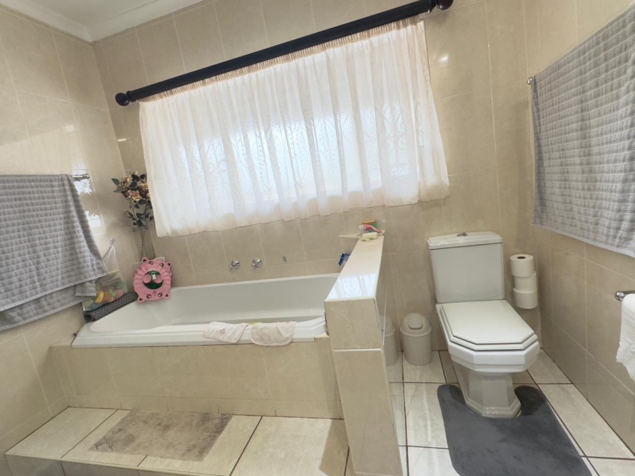 4 Bedroom Property for Sale in Vanderbijlpark SW 5 Gauteng