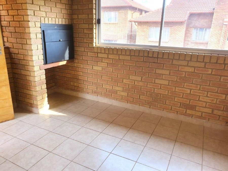 To Let 2 Bedroom Property for Rent in Olympus AH Gauteng