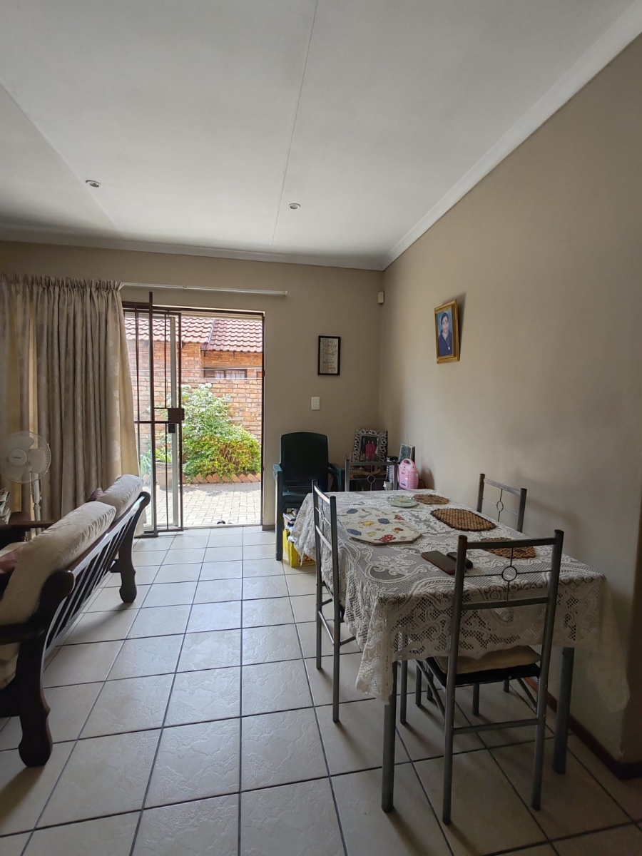 2 Bedroom Property for Sale in Halfway House Gauteng