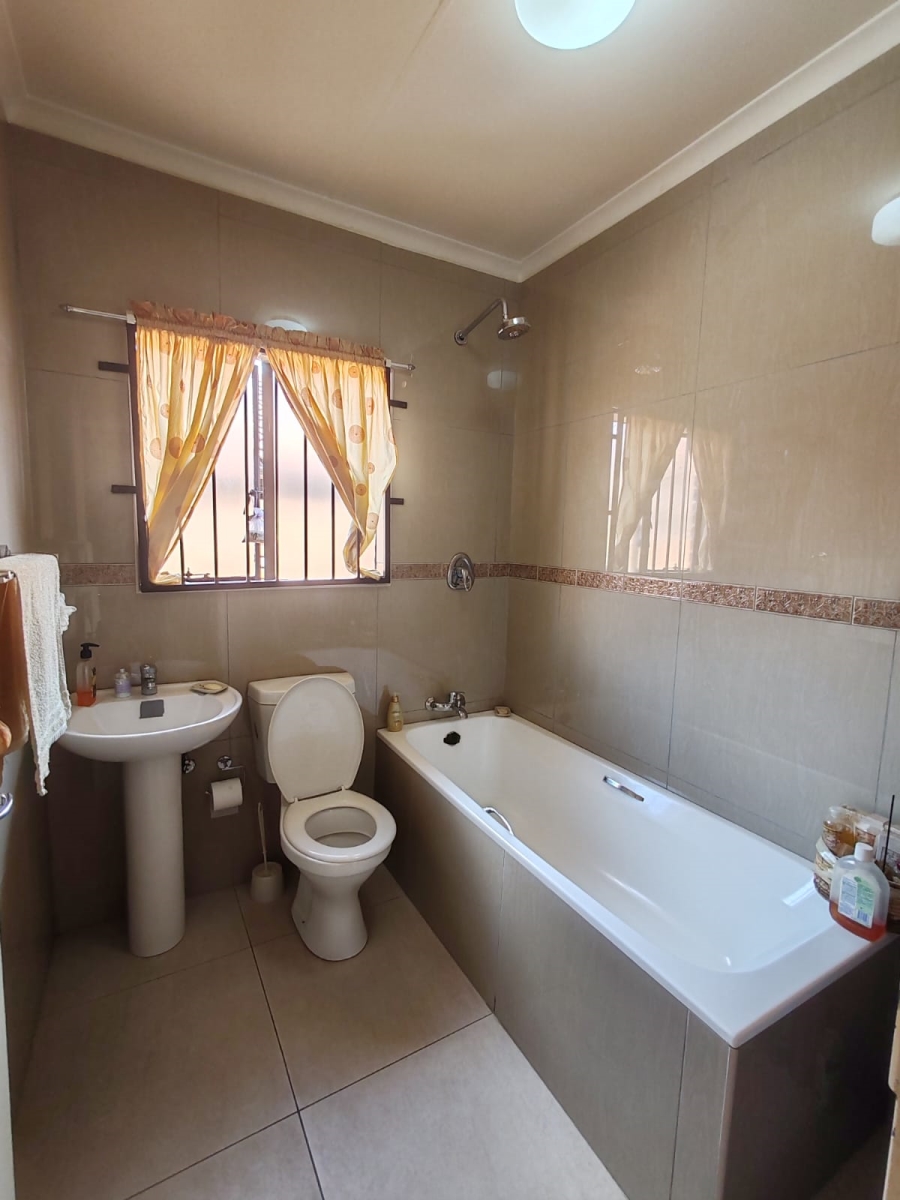 2 Bedroom Property for Sale in Halfway House Gauteng