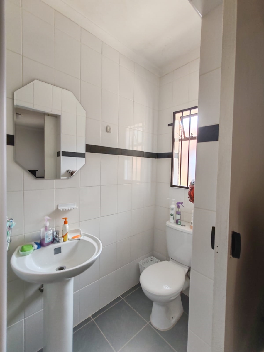 2 Bedroom Property for Sale in Halfway House Gauteng